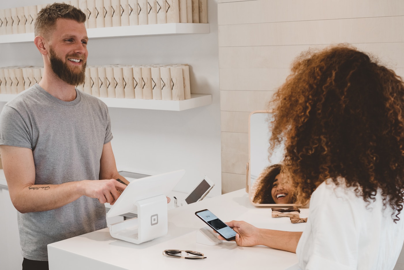 Comment fid&eacute;liser vos clients dans un commerce de proximit&eacute; : le guide pratique