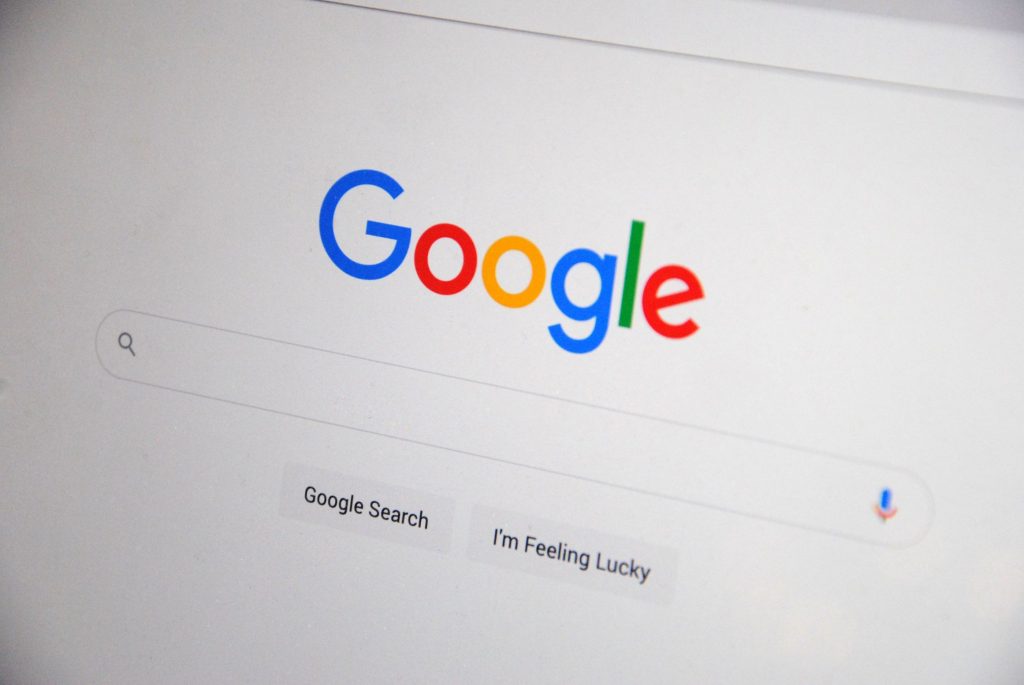 Faux avis Google : définition, détection, loi